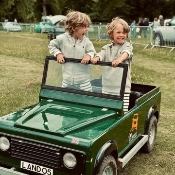 Ad76a676-610d-4927-9497-Ad6a79