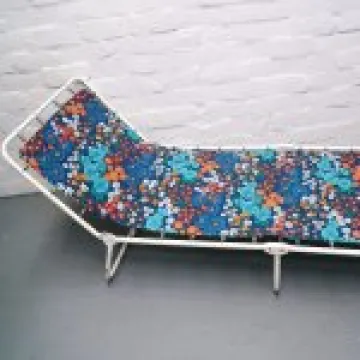 Vintage Actually &ndash; flower lounger