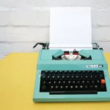Vintage Actually – maritsa typewriter