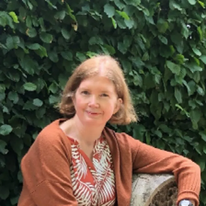 Julie Wallis