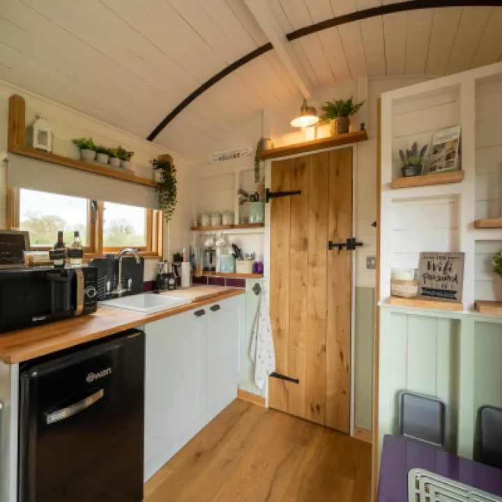 Overwater Luxury Glamping Hodnet Interior 11