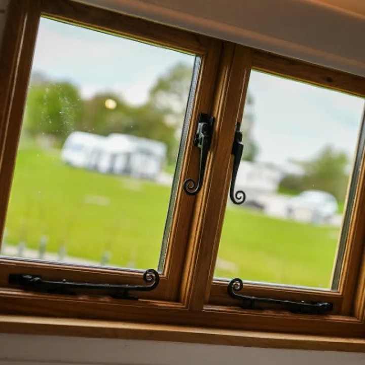 Overwater Luxury Glamping Hodnet Interior 31