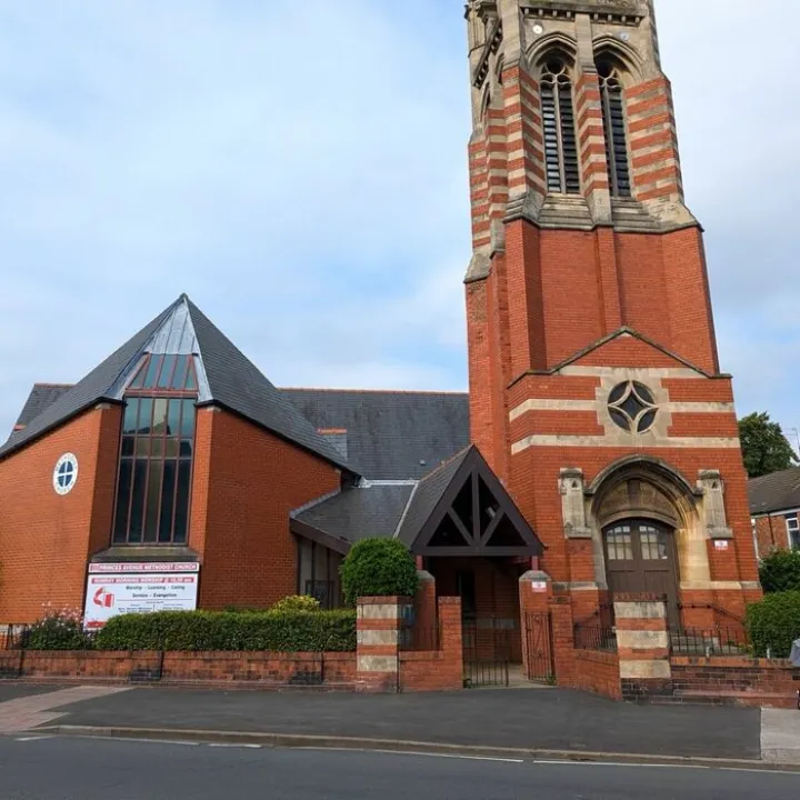 Princes Avenue Large