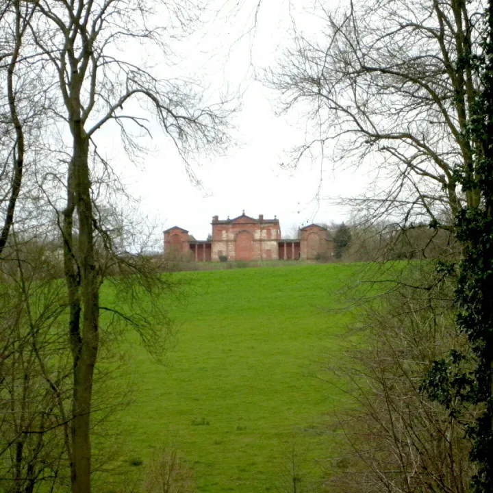 Farmhouse Eyecatcher, Chilling