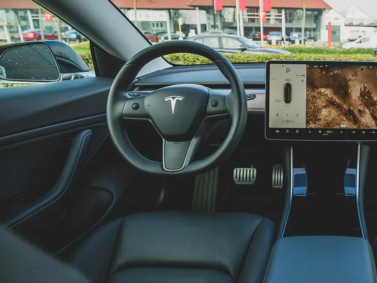 Tesla-Bank
