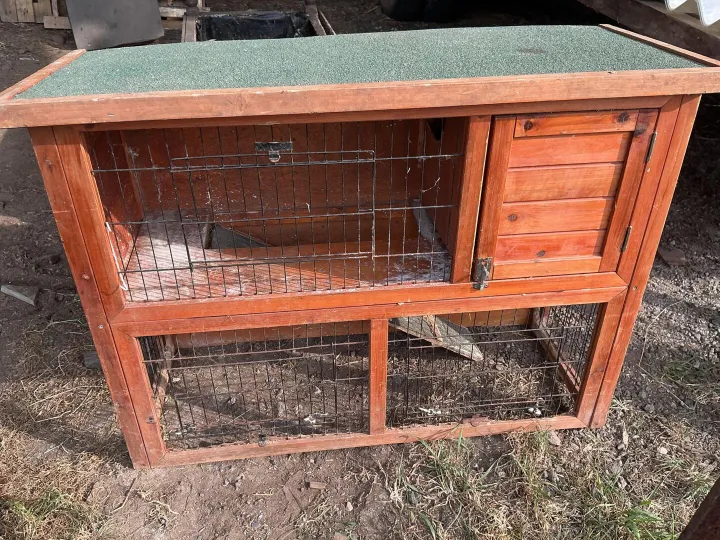 Items for sale &ndash; Rabbit, guinea pig hut &pound;20