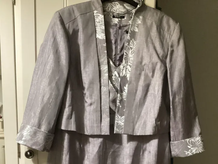 Items for sale
– Roman dress and jacket £40