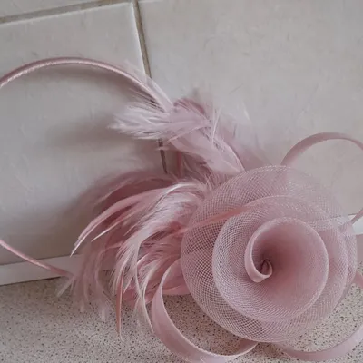 Items for sale
– Light Pink Fascinator £5.00