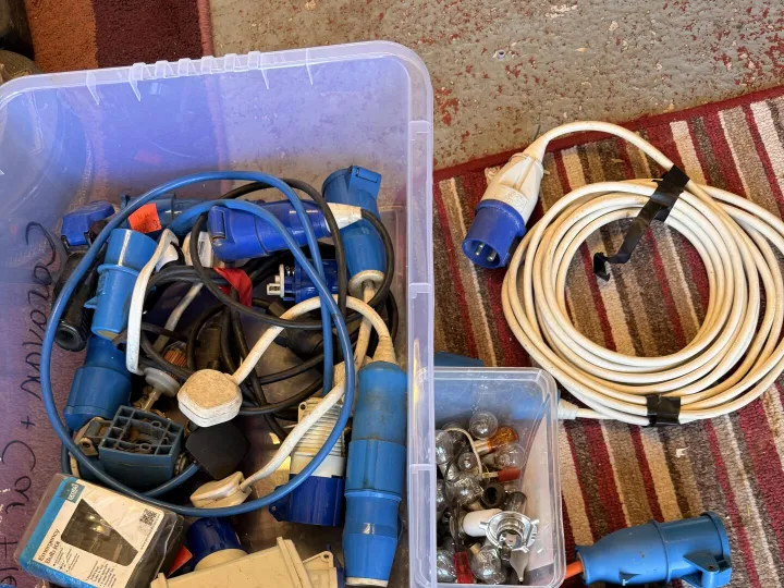 Items for sale
– Box of car/caravan electrical parts/bulbs/extensions £10