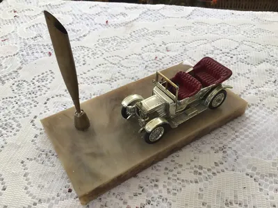 Items for sale
– Vintage Car and Pen Holder £6