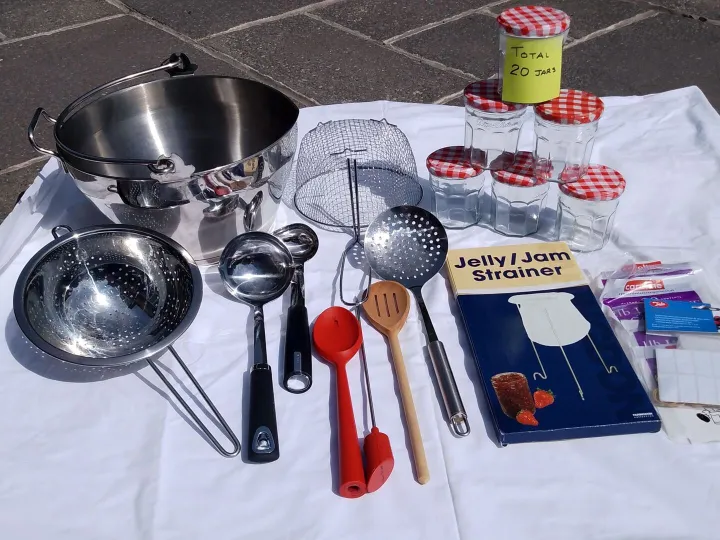 Items for sale
– Complete Jam Making Kit including frozen Damsons! £50