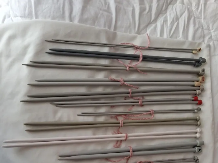 Items for sale &ndash; 17 Pairs of Knitting Needles. &pound;8