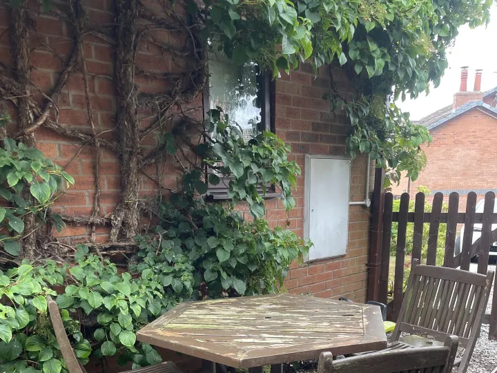 Items for sale
– Garden table and x3 chairs Make me an offer