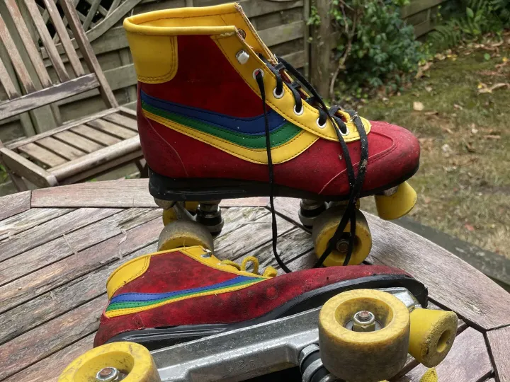 Items for sale
– Roller skates 10