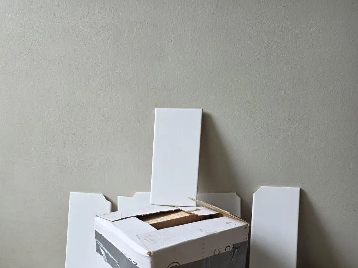 Items free to a good home! – White metro wall tiles n/r