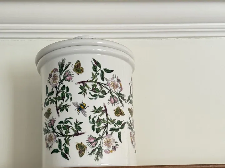 Items for sale
– Porterion bread crock £35