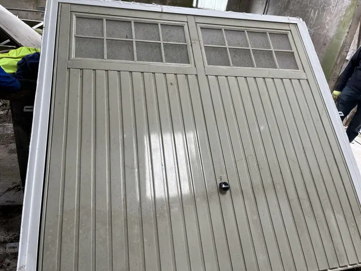 Items free to a good home! &ndash; Double garage door n/r
