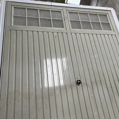 Items free to a good home! – Double garage door n/r