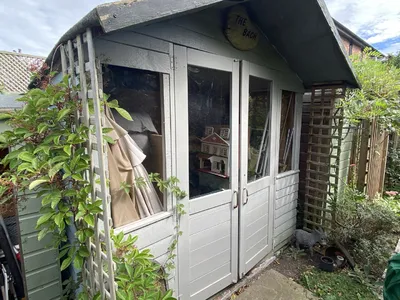 Items free to a good home! – Playhouse/shed n/r