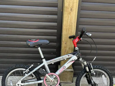 Items for sale
– Childs Raleigh bicycle Aged 4-6 years £5