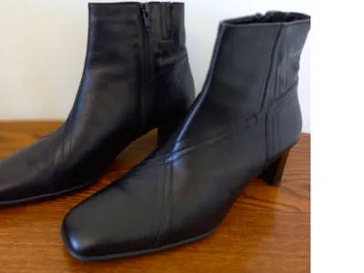 Items for sale
– Clark's ankle boots £25