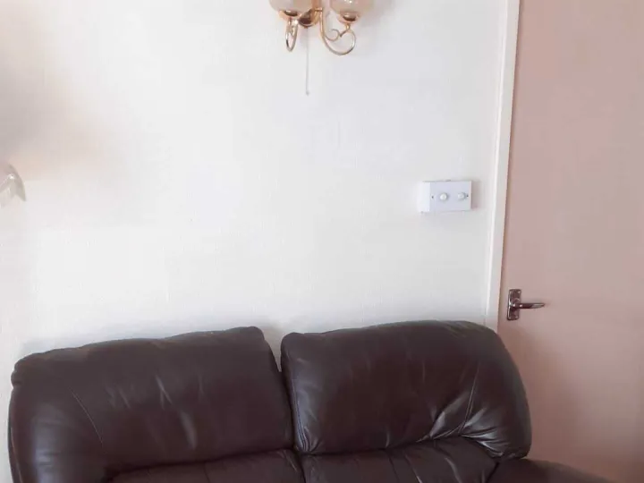 Items free to a good home! &ndash; Sofa n/r