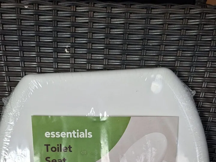 Items for sale
– Brand new Dunelm white toilet seat n/r