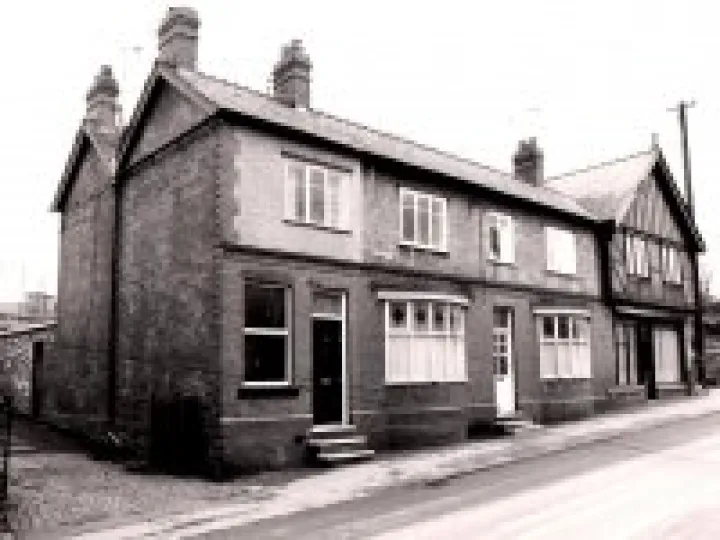 Lower High St