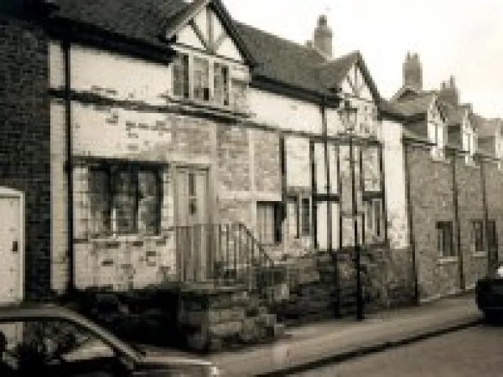 Upper High St