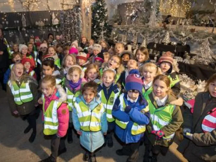 HStM School Pupils at Tythe Barn at Xmas
