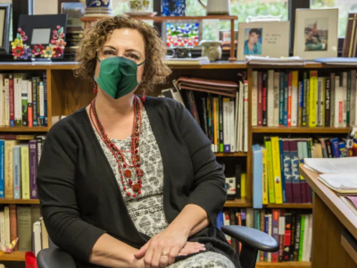 Librarian with Facemask 03