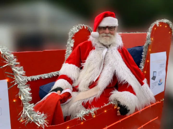 Santa on Sleigh_transp