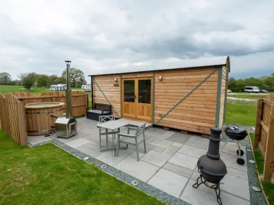 Overwater Luxury Glamping Hodnet Exterior 24