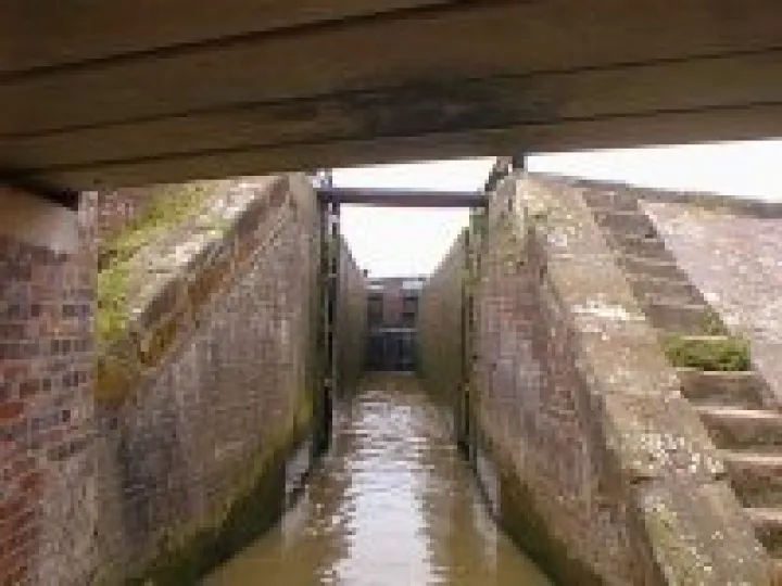 Cholmondeston Lock