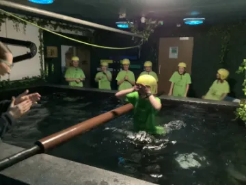 95C1F95A-8E57-4096-9469-8242BFEF8AA9