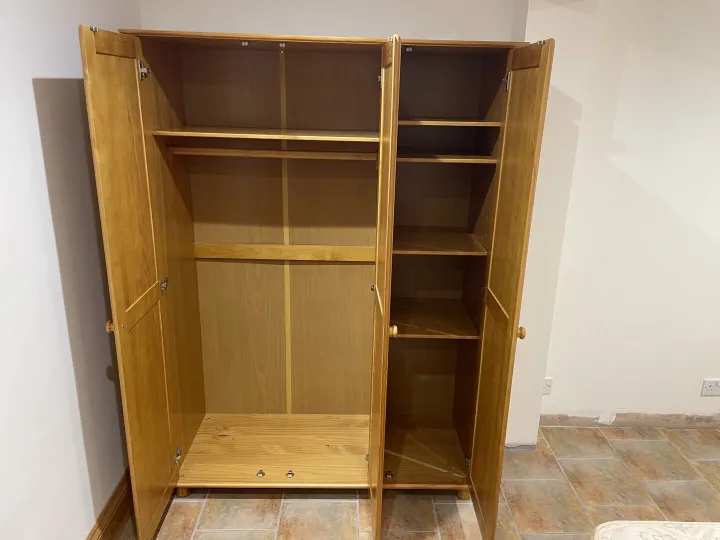Items free to a good home! &ndash; Pine Wardrobe n/r