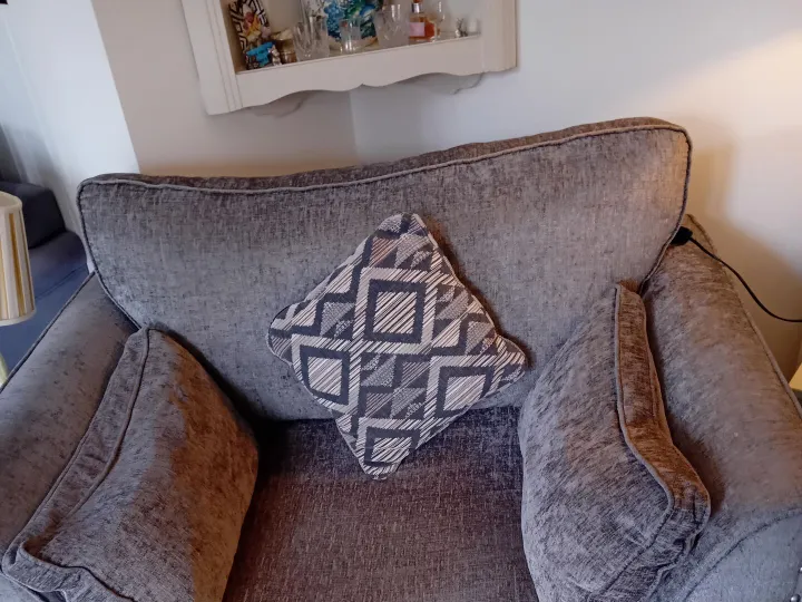 Items for sale &ndash; 2 x large armchairs. &pound;300.00 for the pair.