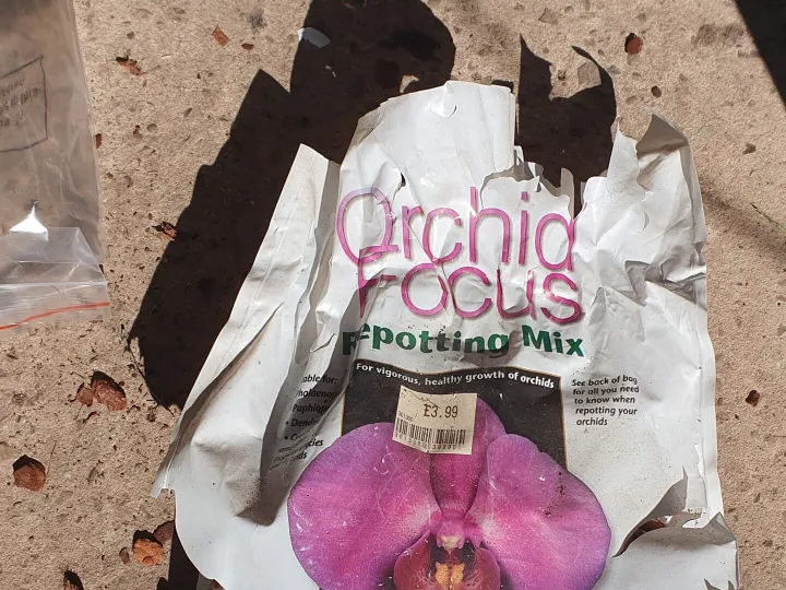 Items free to a good home! – Orchid potting mix n/r