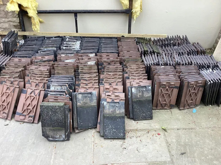 Items for sale
– Roof tiles, low pitch O