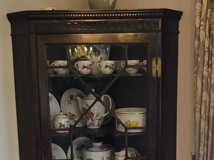 Items for sale &ndash; Antique Corner Cabinet &pound;45