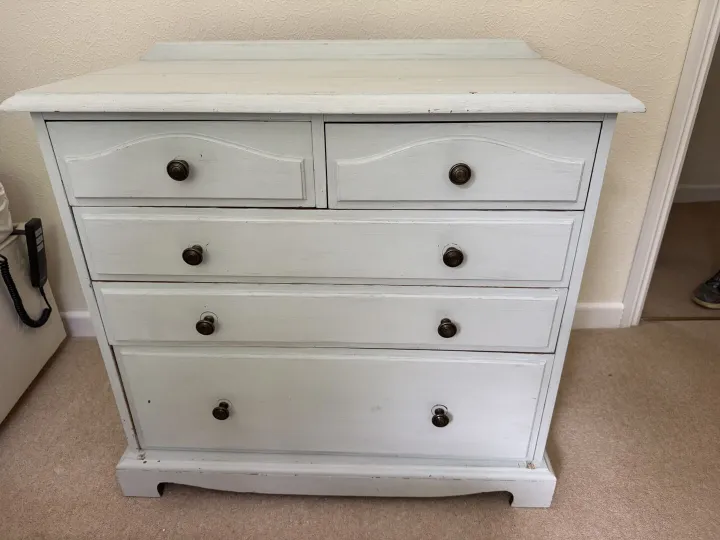 Items free to a good home! – Chest of drawers Free
