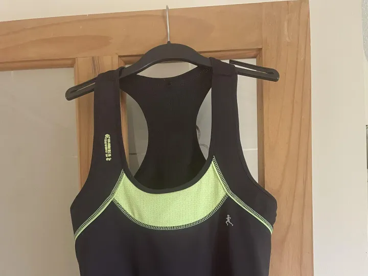 Items for sale &ndash; Lady's sports top 6