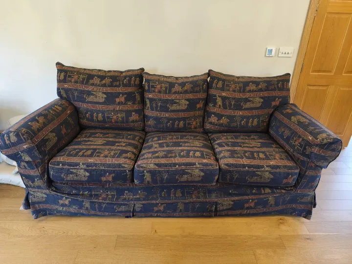Items free to a good home! – There Seater Sofa Multi York n/r