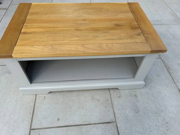 Items free to a good home! &ndash; Coffee Table n/r