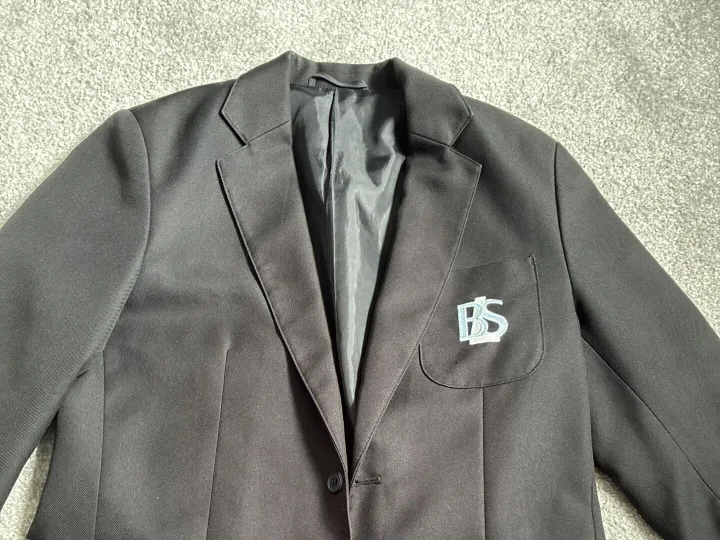 Items for sale
– B L S boys blazer £10