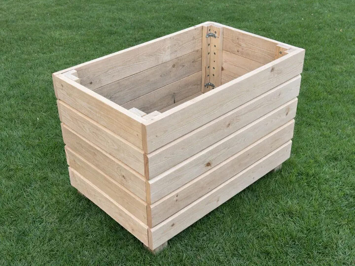 Items for sale
– Rustic Wooden Garden Panter £45