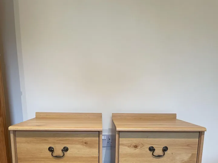 Items for sale
– 2 bedside cabinets £10
