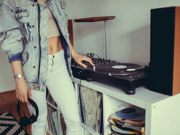 Women heaphones vinyl