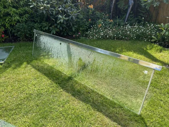 Items for sale
– 6mm glass panel Free