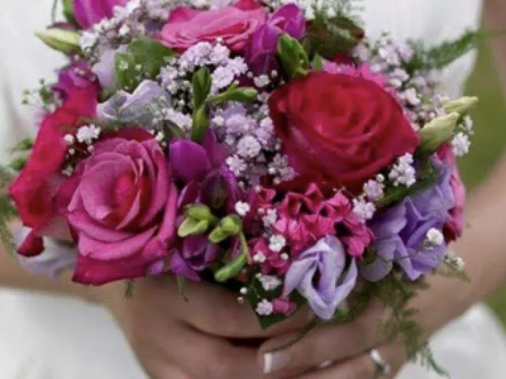 wedding flowers, roses, pink, brides bouquet